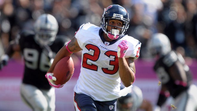 ORG XMIT: USPW-30910955AL Oct 3, 2010; Oakland, CA, USA; Houston Texans running back Arian Foster (23) scores on a 74-yard touchdown run in the third quarter against the Oakland Raiders at the Oakland-Alameda County Coliseum. The Texans defeated the Raiders 31-24. Mandatory Credit: Kirby Lee/Image of Sport-US PRESSWIRE ORIG FILE ID:  20101003_jel_al2_427.jpg