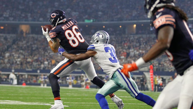 Bears tight end Zach Miller (86) catches a touchdown pass against the Cowboys.