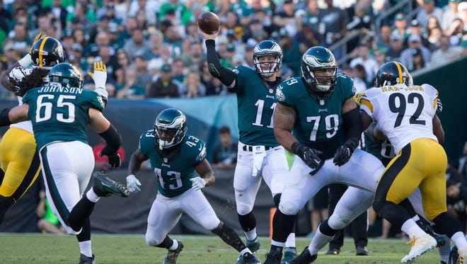 Eagles quarterback Carson Wentz (11) passes against the Pittsburgh Steelers during the second quarter.