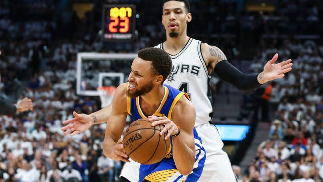 Golden State Warriors guard Stephen Curry (30) attempts to control the ball as San Antonio Spurs guard Danny Green (14) defends during the first quarter in game three of the Western conference finals of the NBA Playoffs at AT&T Center.