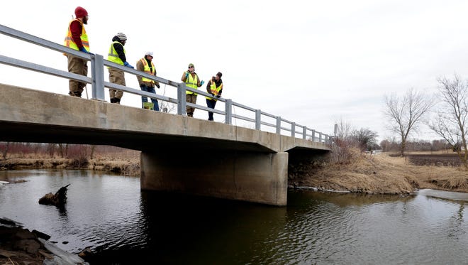 UW-Parkside students collect water samples from Root River near S. 60th and Oakwood Road in Franklin.