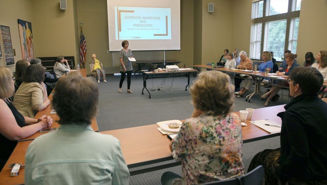 Library directors are introduced to the subject of overdose treatment by Lee Clay (center).