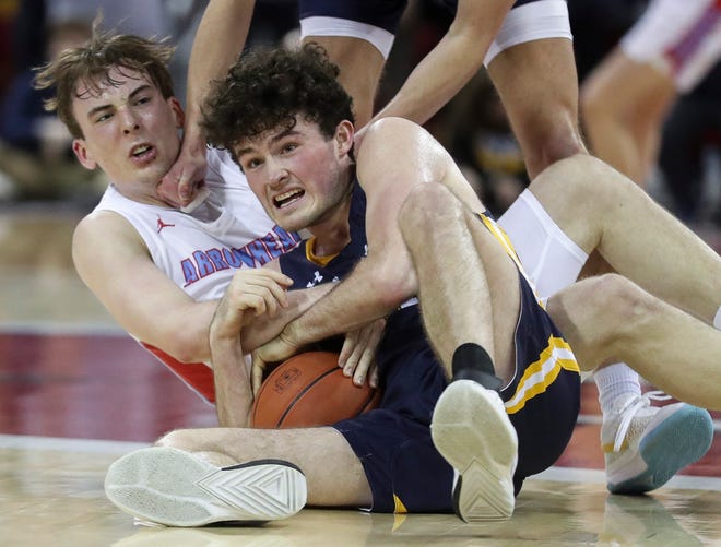 Arrowhead High School's Bennett Basich (14) and Marquette University High School's Ryan Meehan (24) fight for a loose ball in the Division 1 state championship game during the WIAA state boys basketball tournament on Saturday, March 16, 2024 at the Kohl Center in Madison, Wis. Marquette won the game, 84-62.