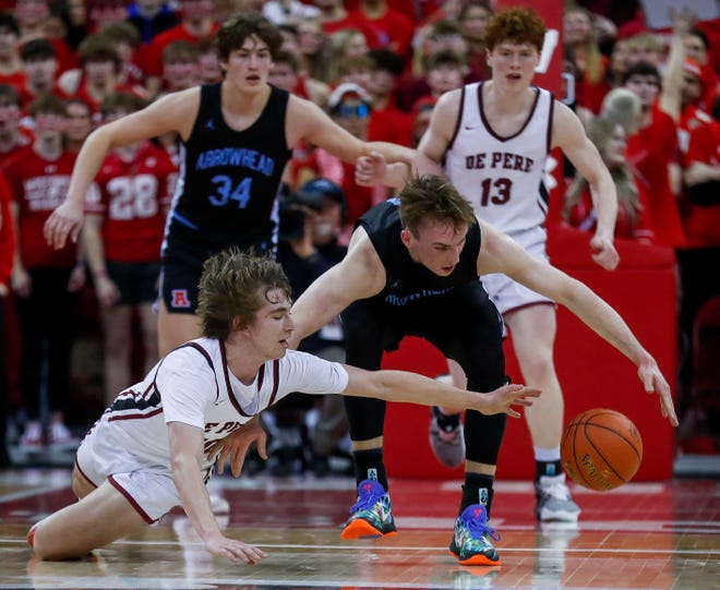 De Pere High School's Hogan Demovsky (10) makes a diving steal attempt against Arrowhead High School's Bennett Basich (14) during the WIAA Division 1 boys basketball state championship game on Saturday, March 18, 2023, at the Kohl Center in Madison, Wis. De Pere won the game, 69-49, to finish the season a perfect 30-0.
Tork Mason/USA TODAY NETWORK-Wisconsin